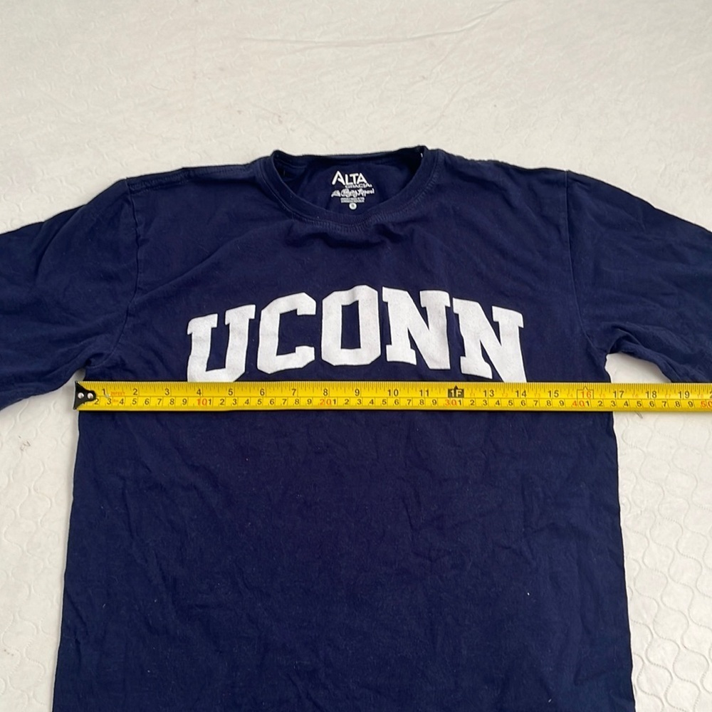 Alta Gracia navy blue UCONN University of Connecticut logo short sleeve t-shirt - Picture 8 of 10